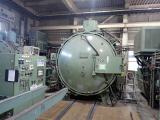 横型真空炉 TV-2(IHI) 外観